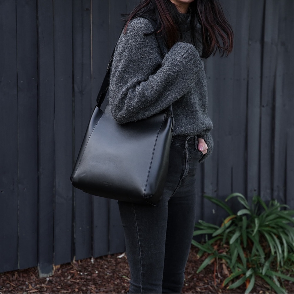 Everlane The Form Black Leather Adjustable Strap Bag - Picture 2 of 9